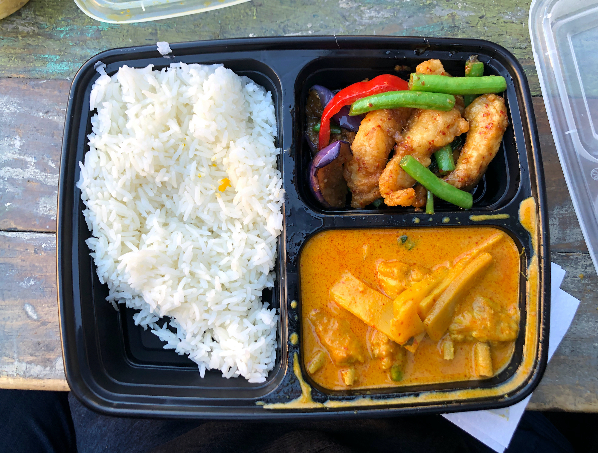 Khao Kang Take out meal with curry, chicken and rice