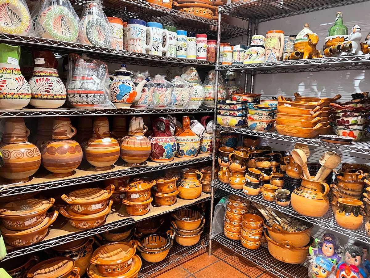 Shelves with Mexican pottery for sale in La Adelita de Woodside